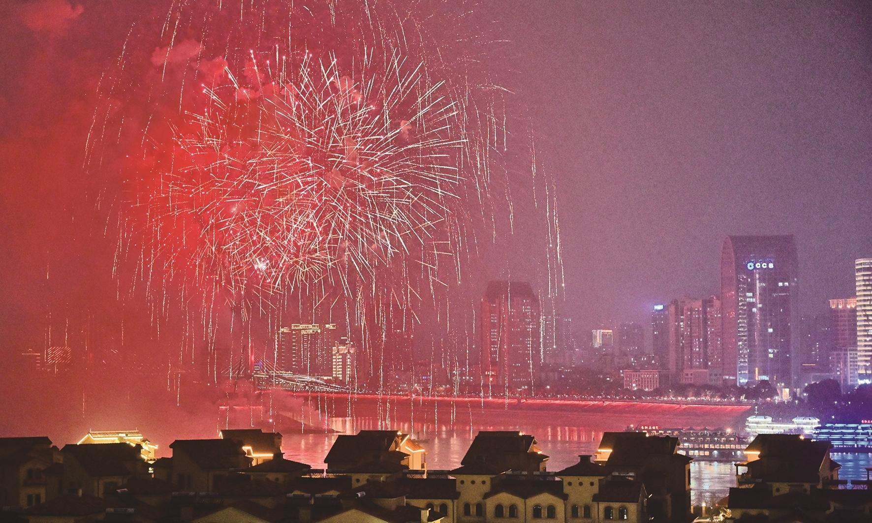 游景区赏春花逛庙会元宵节湖北景区游客增长近四成
