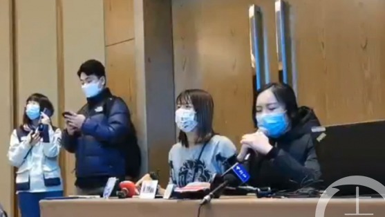 刘鑫现身记者见面会匆匆离场 “证人”怒怼记者:不愿意听可以出去_凤凰网