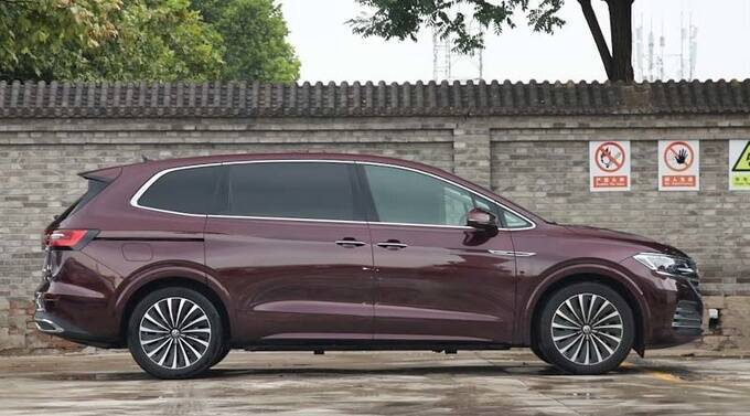 新威然曾亮相2021广州车展,外观与现款车型基本保持一致,车身整体尺寸