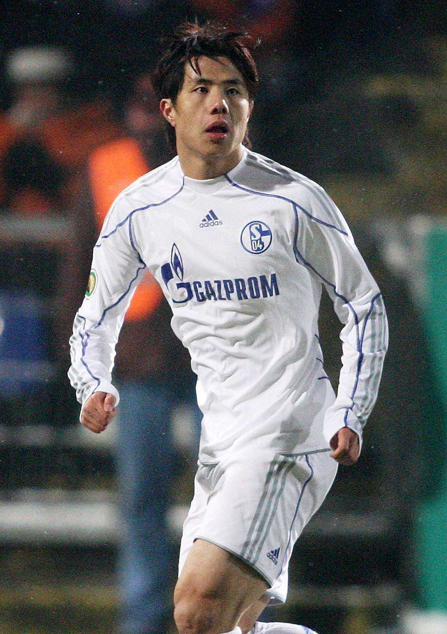 蒿俊闵是德甲豪门沙尔克04的首位中国球员