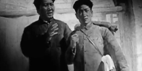 毛岸英回国后被毛泽东安排到“劳动大学”，下乡时与乡亲们打成一片