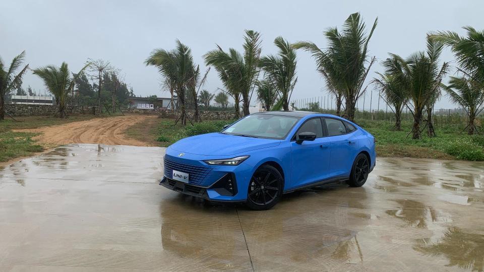 长安UNI-V场地试驾Vlog 操控性是最大惊喜