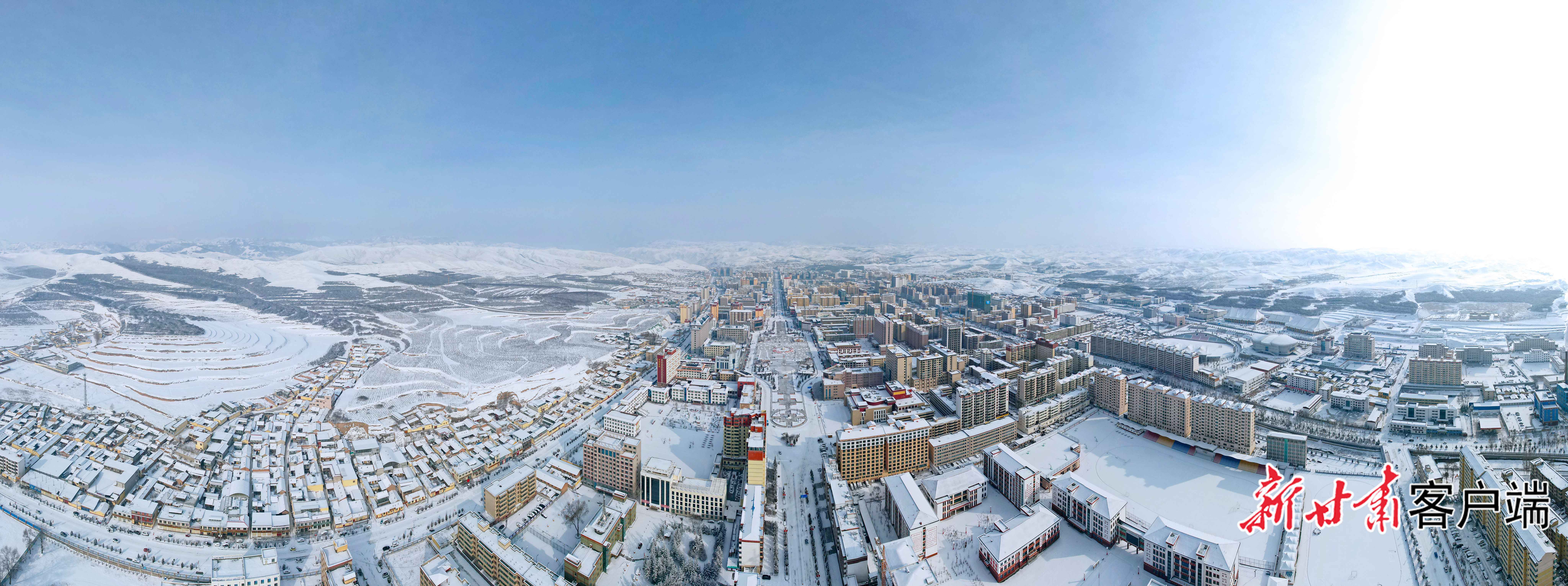 白雪覆盖的合作市分外妖娆 新甘肃·甘肃日报记者 韦德占