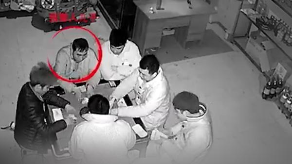 儿子赌博输钱父亲报警“讨债”？民警：安排