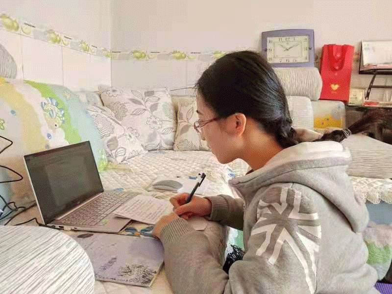 共青团唐山市委组织青年志愿者为冬奥一线人员子女一对一授课  