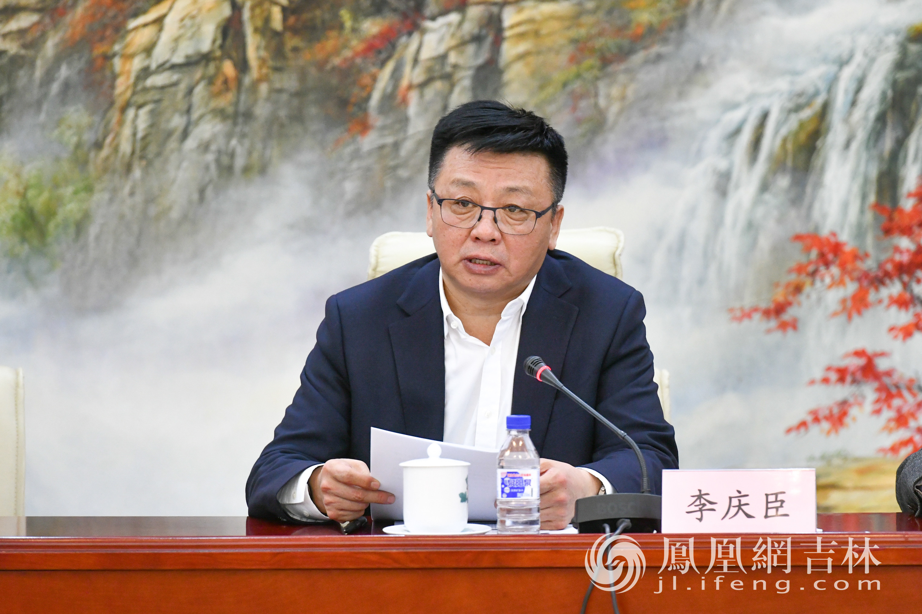 吉林省贸促会党组书记、会长李庆臣在会上作工作报告。凤凰网吉林 梁琪佳/摄