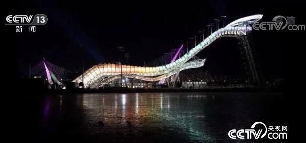 冬奥健儿笑傲“雪飞天” 敦煌元素助首钢大跳台出圈