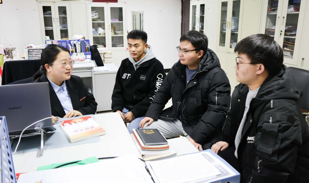 李楠楠老师为学生答疑解惑