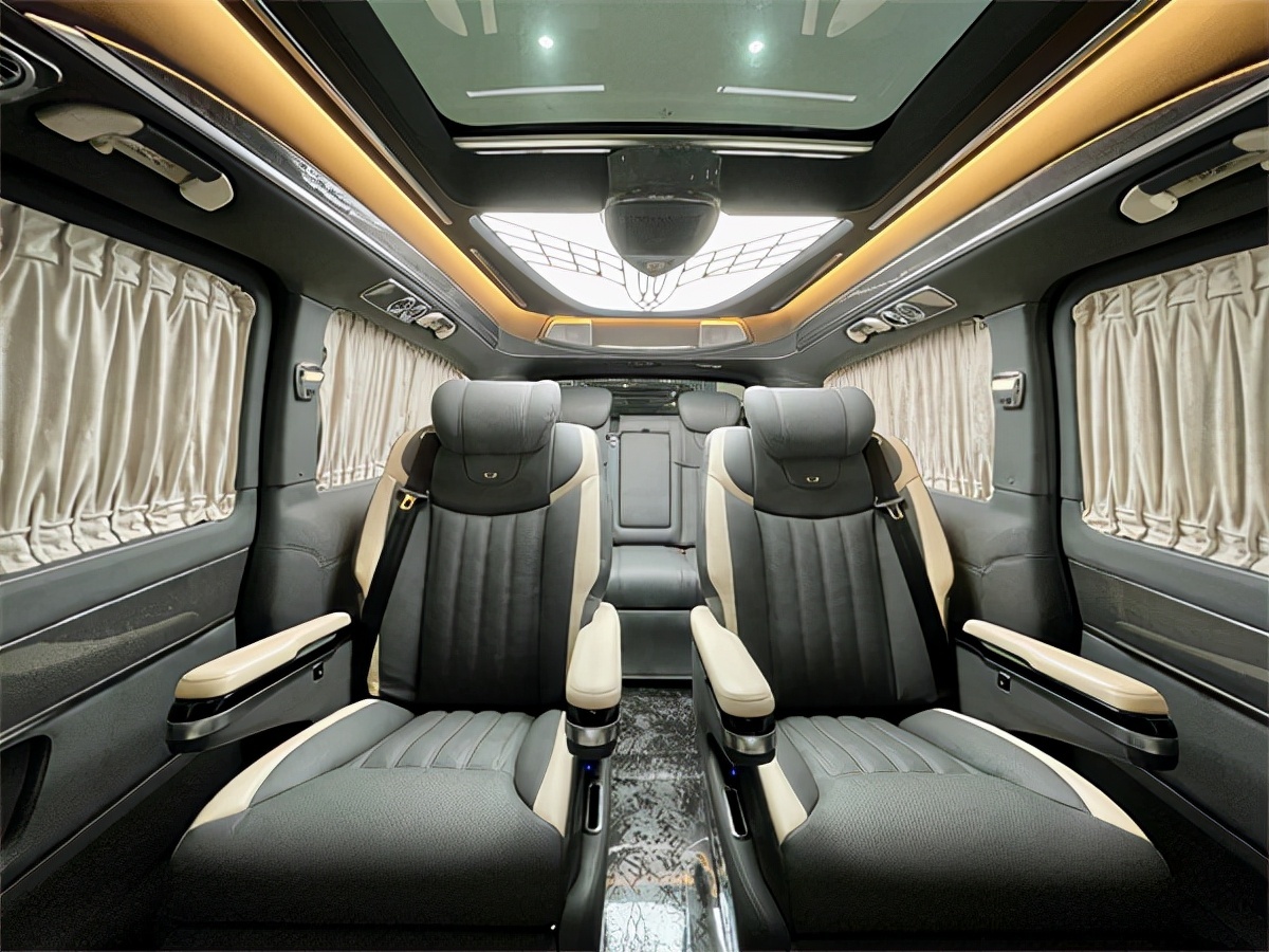 新款奔驰V260L高顶半隔断七座商务车，上海体验中心专业定制