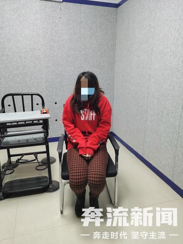 女子派出所門口拍惡搞視頻警察叔叔進來聊聊