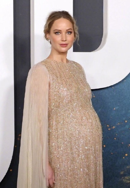 2019年2月订婚,同年10月19日结婚,去年9月宣布怀孕