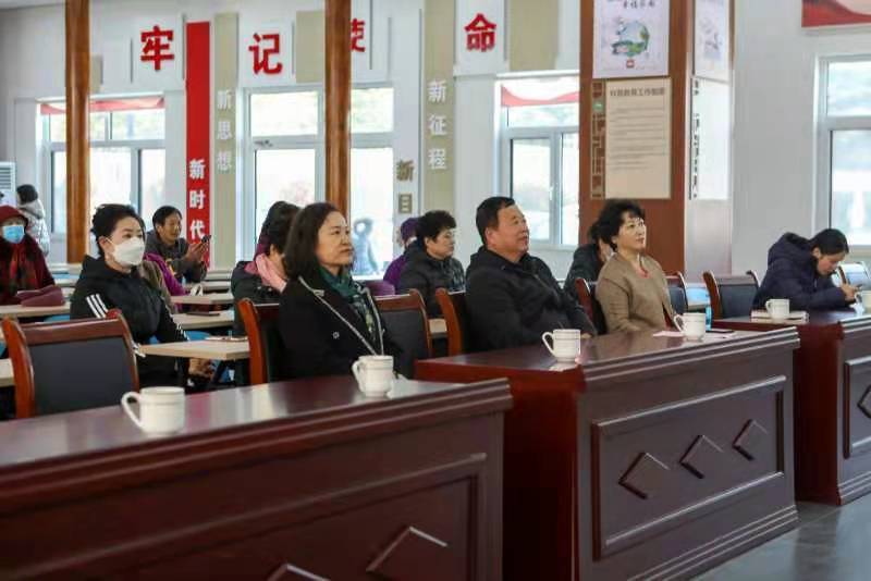 青岛崂山区老年大学曲家庄分校举行揭牌开学仪式