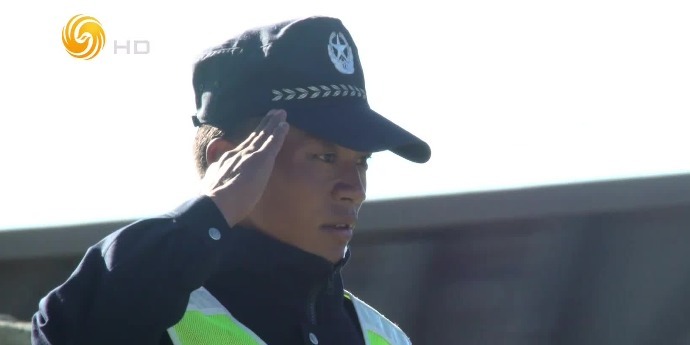 青藏铁路民兵护路队常在零下三十几度的户外巡逻，这个工作令常人难以承受