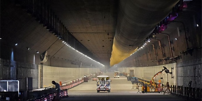 2000亿建全球第一条海底高铁，中国速度再次轰动世界，美国办不到