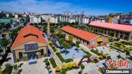 图为由老旧锅炉厂改造而成的酒泉1969文化艺术博览园(资料图) 酒泉1969文化艺术博览园供图