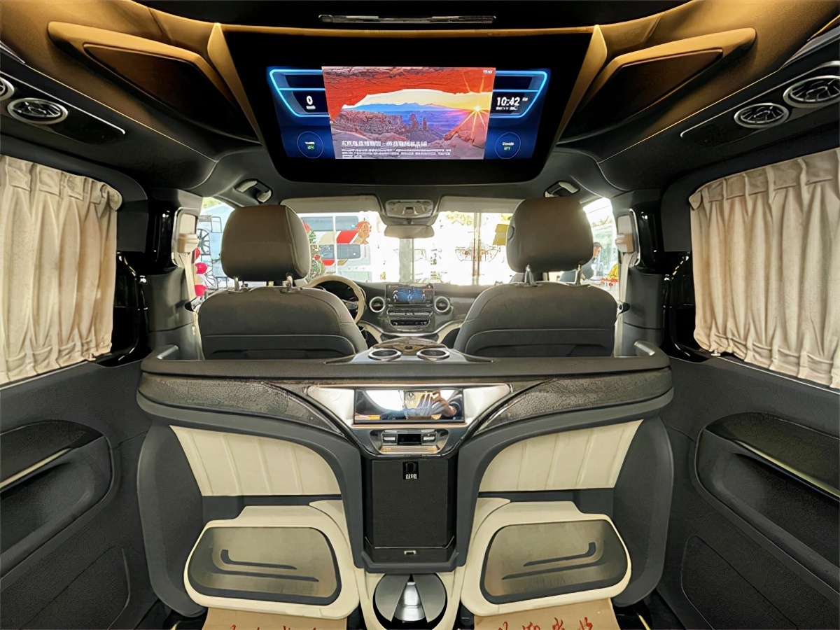 新款奔驰V260L高顶半隔断七座商务车，上海体验中心专业定制