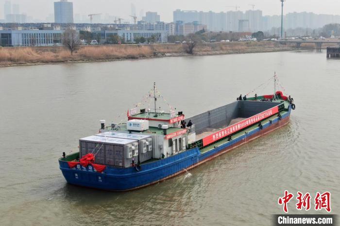 “船联1号”由国网江苏省电力有限公司联合相关部门和企业共同打造。 泱波 摄