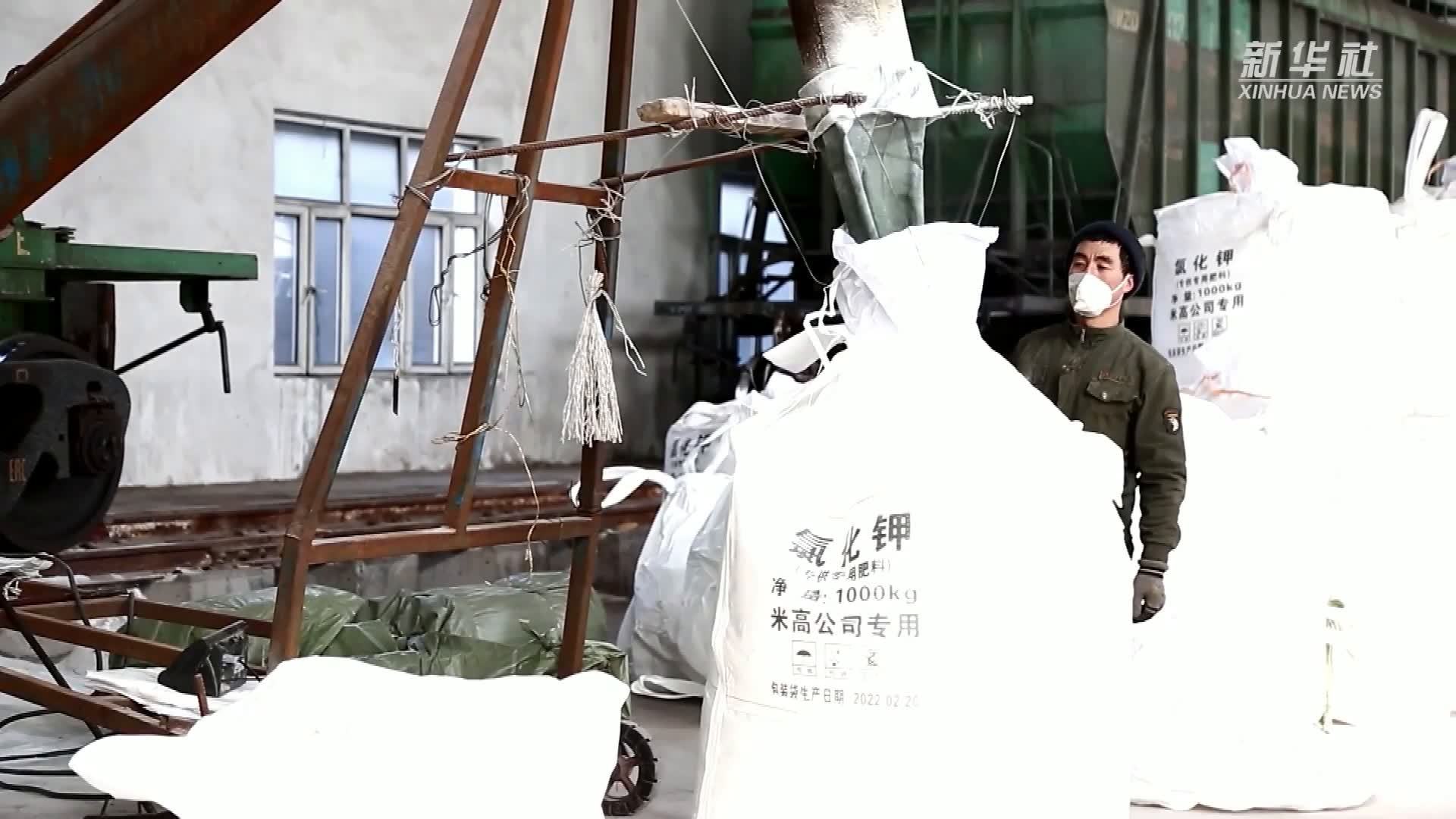 绥芬河铁路口岸：抢运进口化肥助力春耕