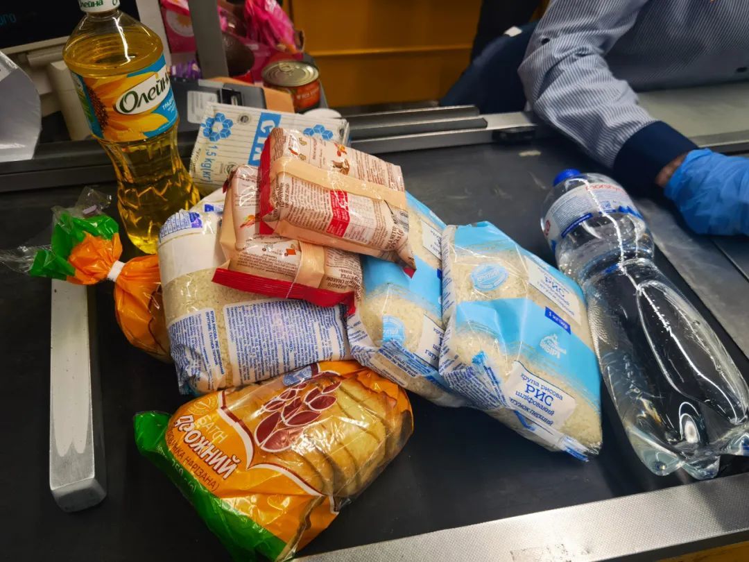 小江買到的儲備食品。 圖源：受訪者提供