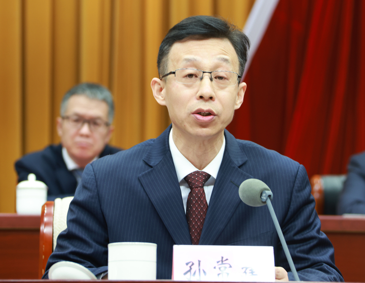 在经济工作会议上,槐荫区委书记孙常建提出11个"创新突破"给出响亮