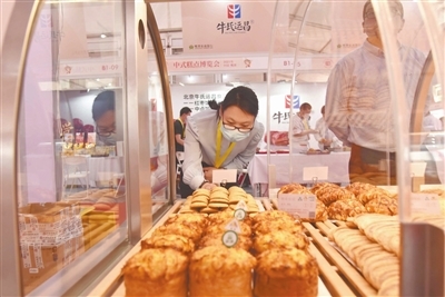 鹰潭举办的2021中式糕点博览会现场。 通讯员 徐 蓉摄