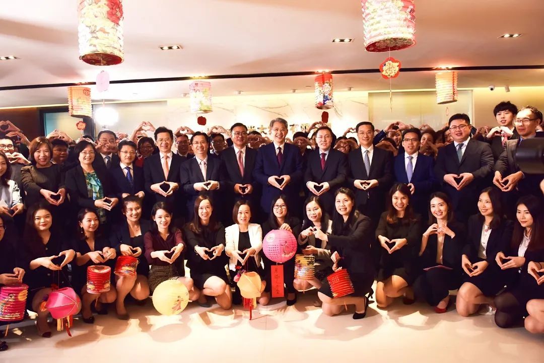 九层之台起香江,光大含弘共潮鸣