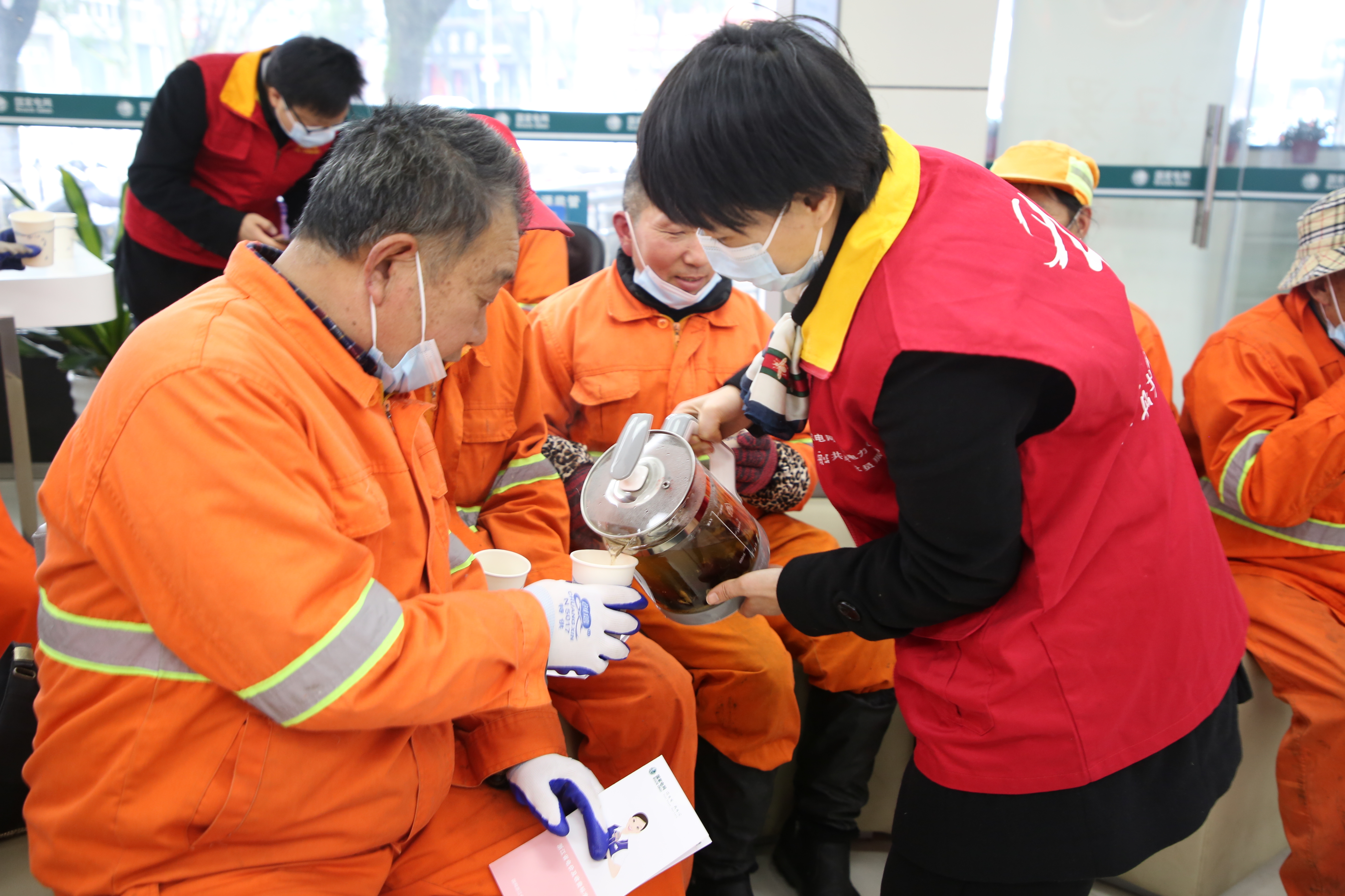 国网宁海县供电公司：“户外驿站”情系户外劳动者