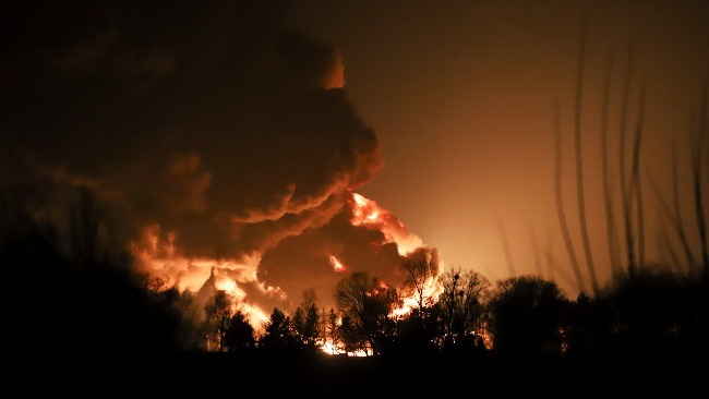 基辅再现空袭 导弹击中油库发生大爆炸