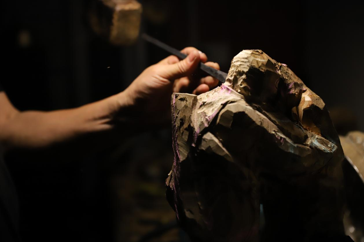 “非遗”传承人付先斌：一块树根上雕琢客家“中国画”