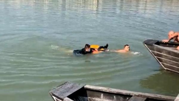 赣州一大学生发现小女孩落水，来不及脱衣服立刻跳河救人