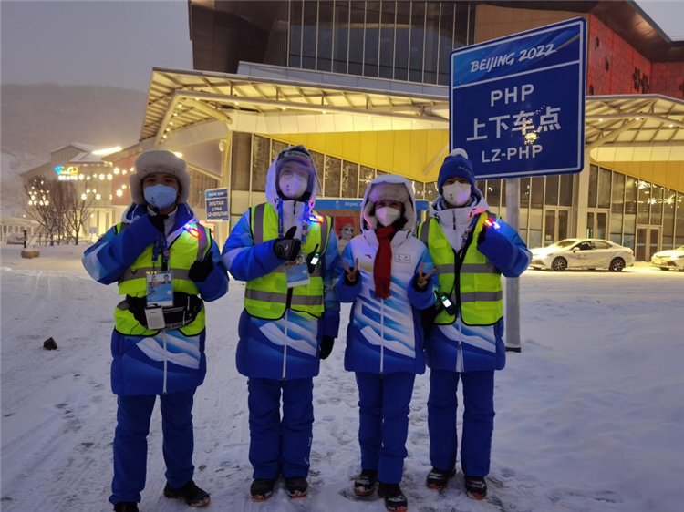 石家庄铁道大学在张家口颁奖广场的交通领域志愿者