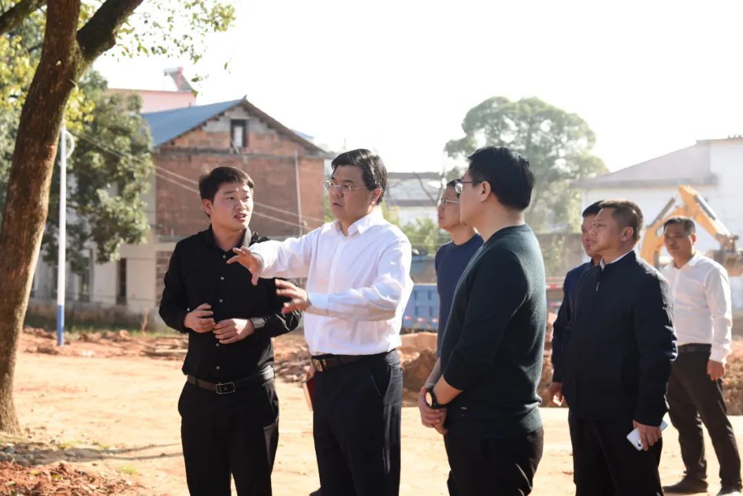 张子建在余江区调研农村宅改工作让村民成为宅改的参与者受益者