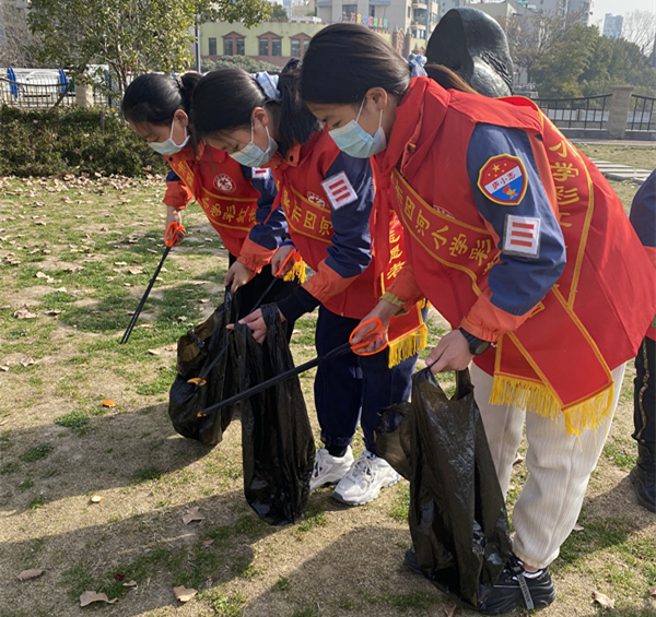 合肥市四河小学开展学雷锋志愿服务活动之守护南淝河共享青山绿水