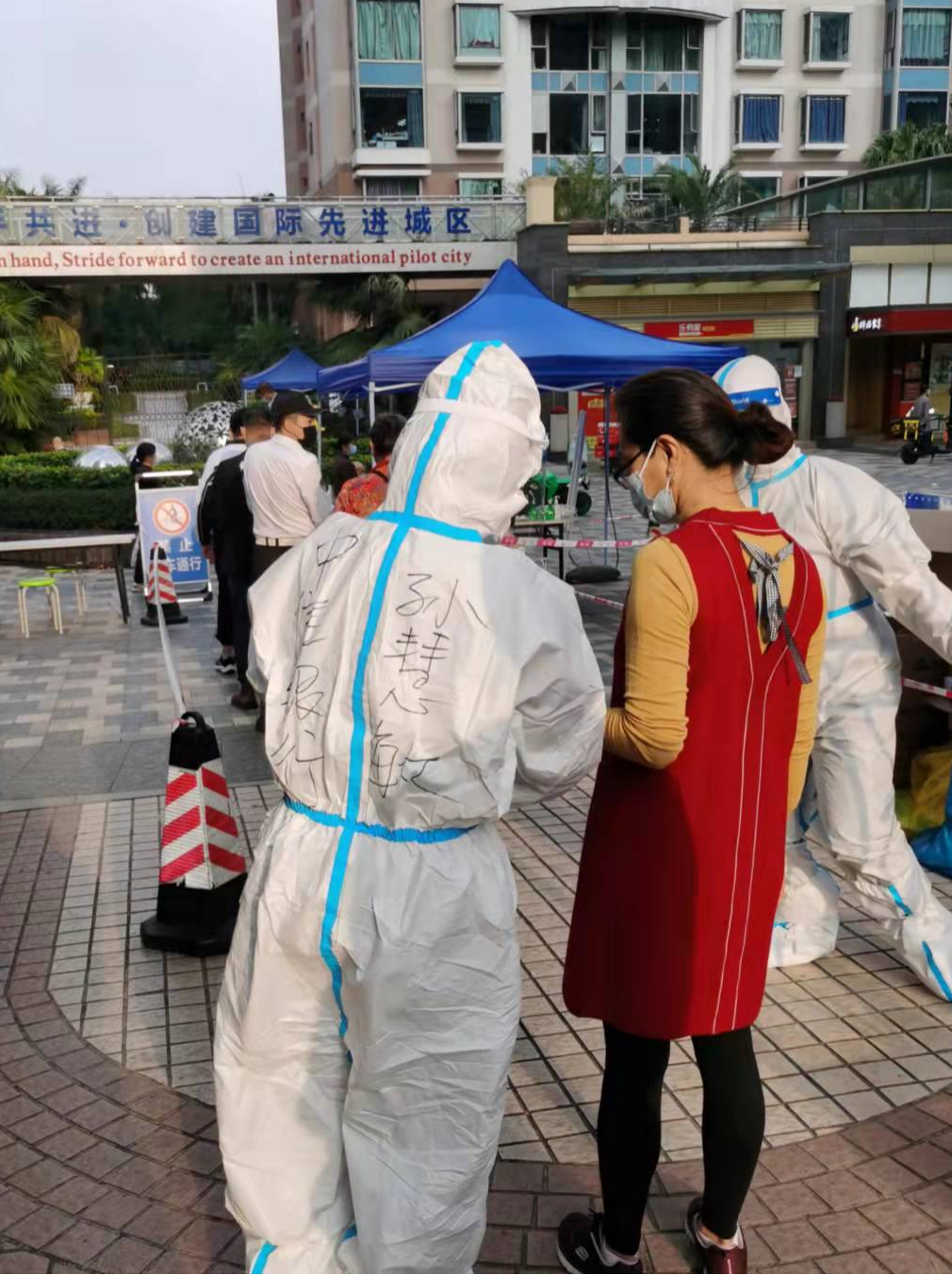 深圳志愿者抗疫图片