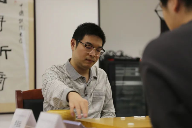 徐州籍世界冠军芈昱廷击败柯洁，再夺天元赛挑战权