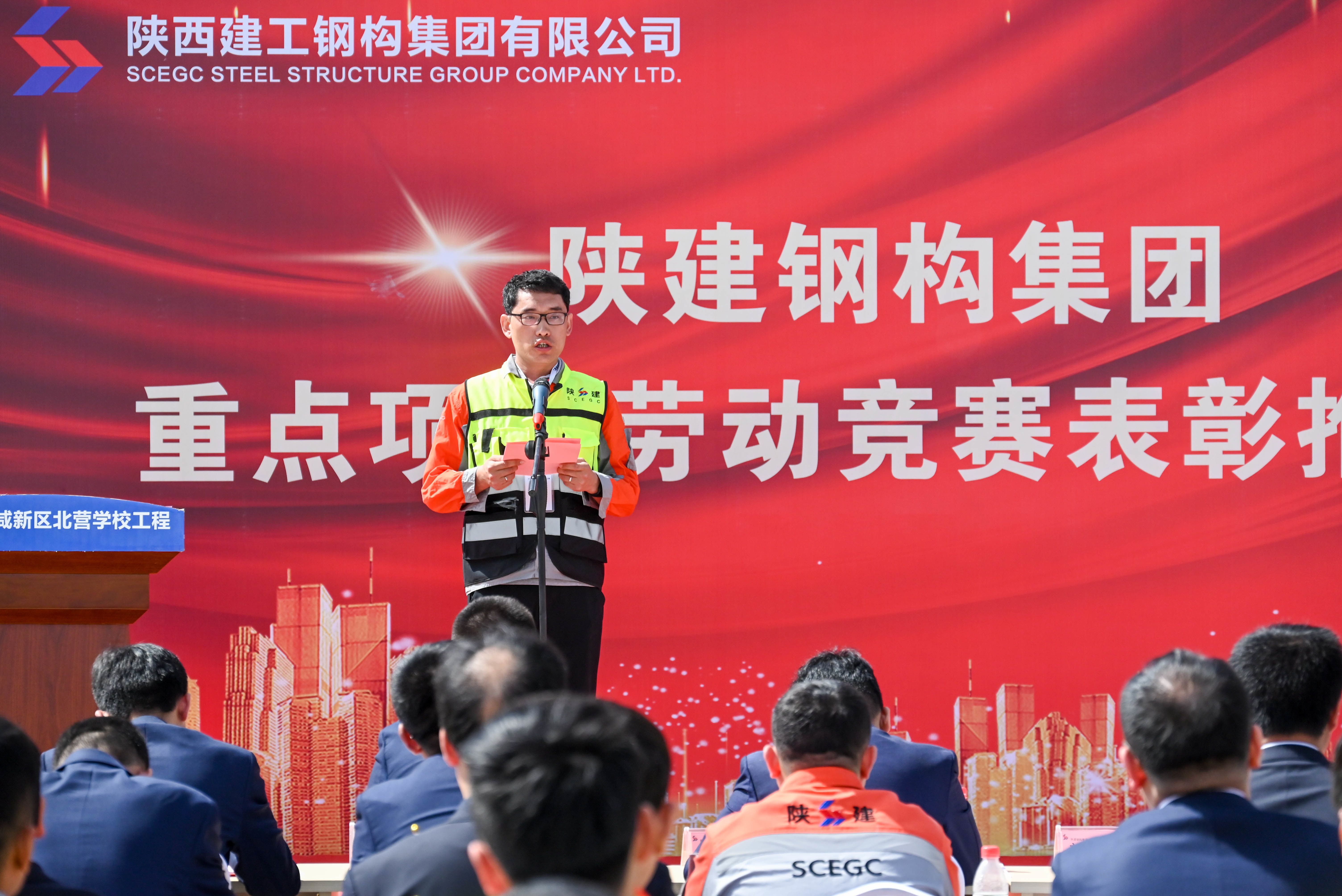 陕建钢构集团北营学校项目经理白博（图片来源：王宇）