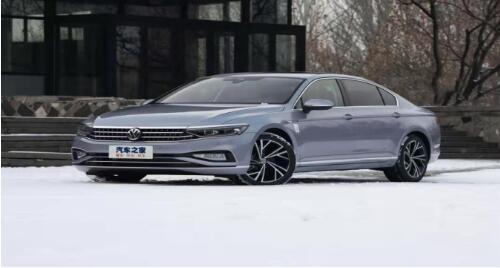 一汽大众迈腾车长超48米空间大到不能行配置高内饰更好