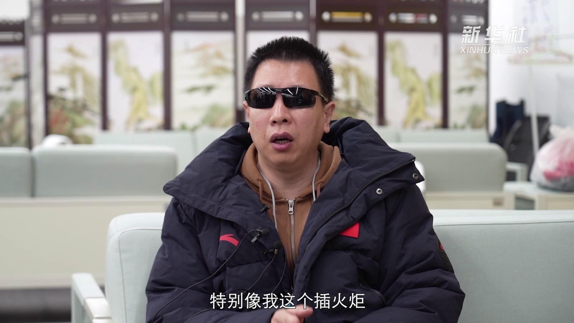 点燃微火照亮世界访冬残奥会开幕式最后一棒火炬手李端