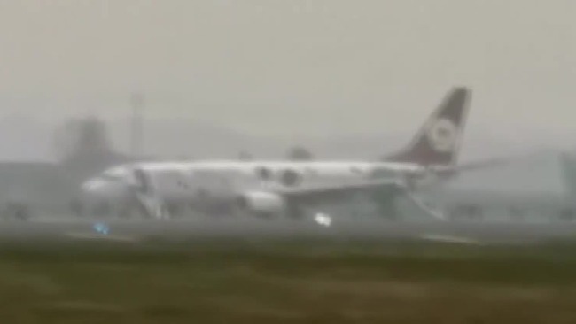 广州飞宜昌航班急降长沙机场 释放充气滑梯撤离乘客