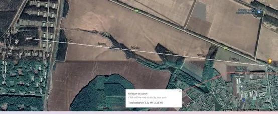 视频摄制的地点与“第222号中央炮兵武器库”十分接近,用比例尺测算,二者的直线距离约有3.63公里。