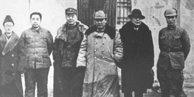 1949年北平宣告和平解放后，傅作义为何显得心事重重？