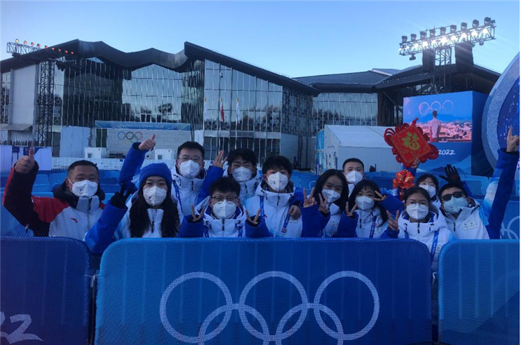 石家庄铁道大学张家口颁奖广场闭环内志愿者