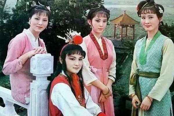 宝玉与丫鬟丨电视剧《红楼梦》1987年版