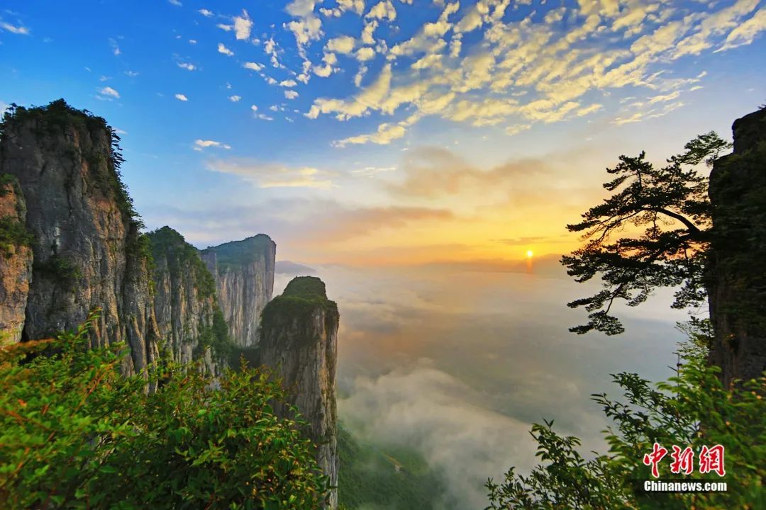 恩施大峡谷壁立千仞,如刀劈斧凿;航拍道教圣地武当山 周星亮 摄世界