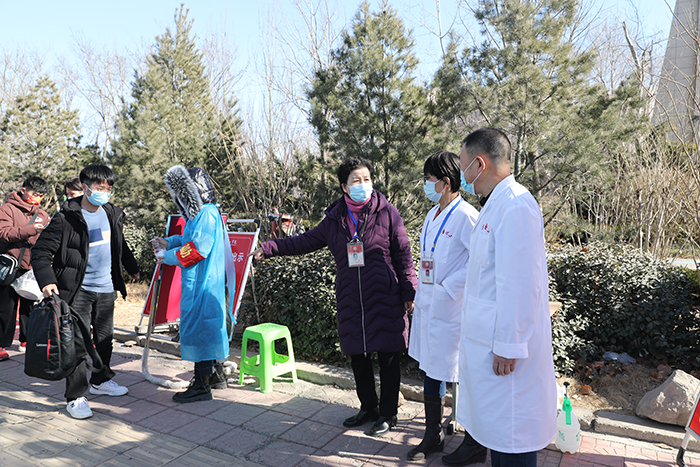 校领导在济南校区现场督导