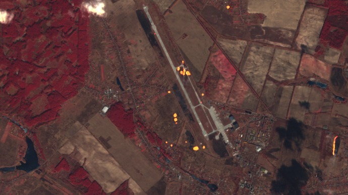 根据卫星照片复原的安东诺夫机场战况