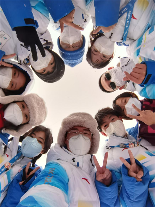 雪中的“蓝精灵”