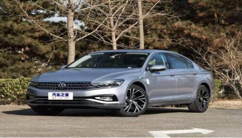 一汽大众迈腾车长超48米空间大到不能行配置高内饰更好