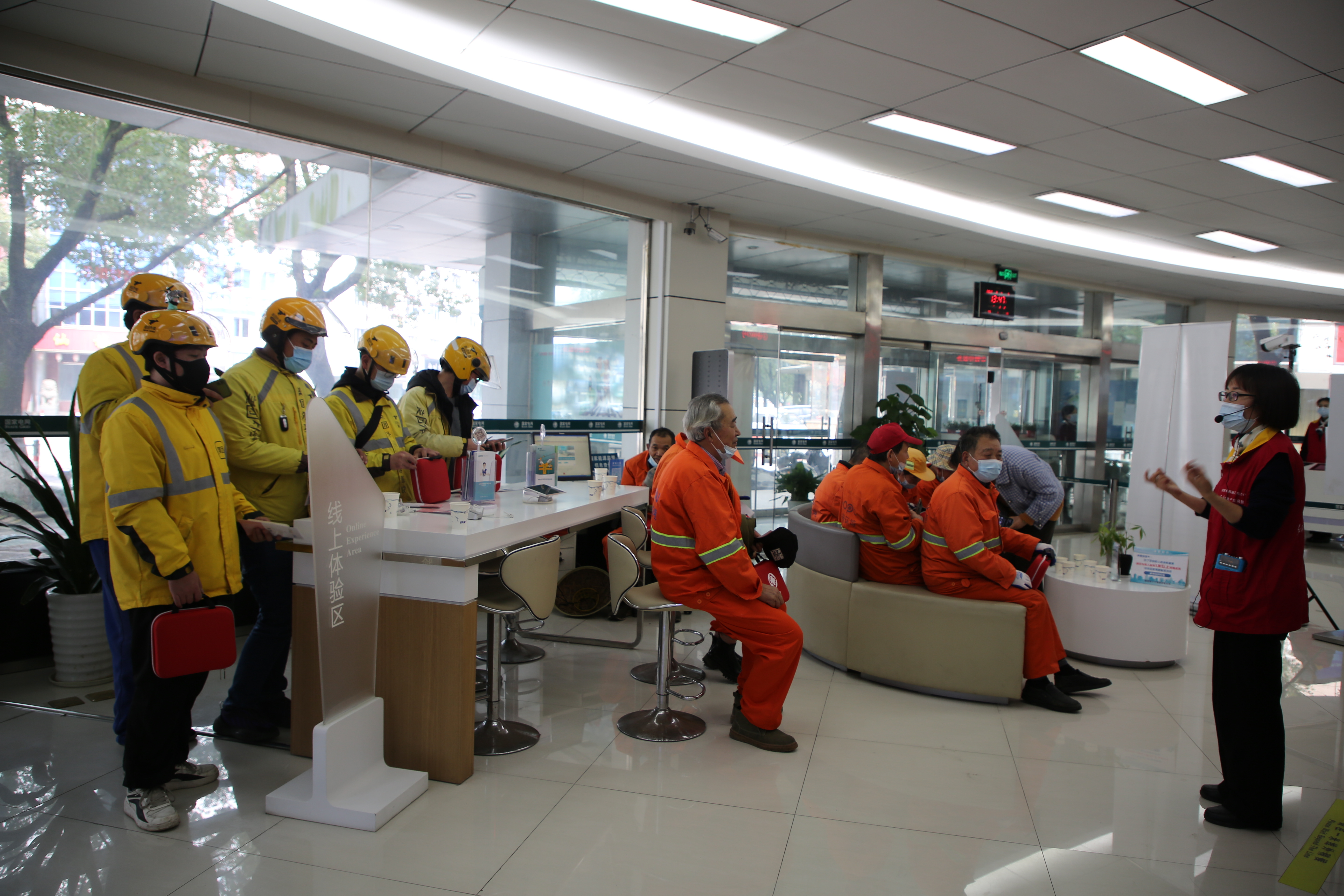 国网宁海县供电公司：“户外驿站”情系户外劳动者