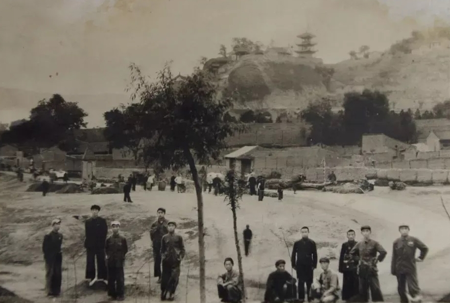 1952年秦安县城和凤山
